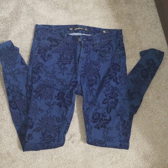 Zara Embellished Jeans - Picture 2 of 5